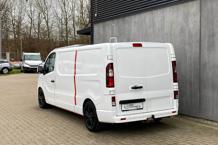 Hvid Opel Vivaro fra 2015