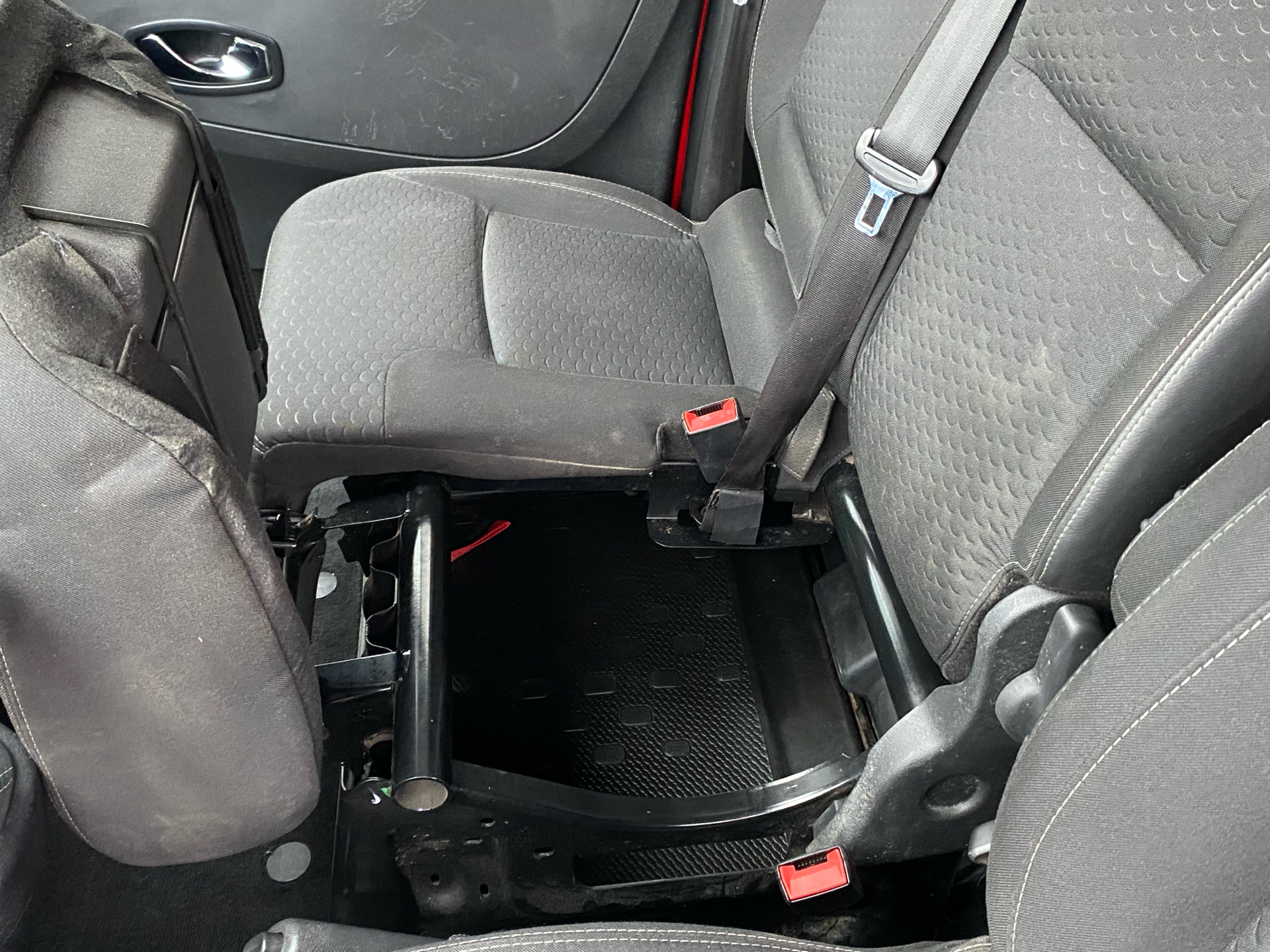 Hvid Opel Vivaro fra 2015