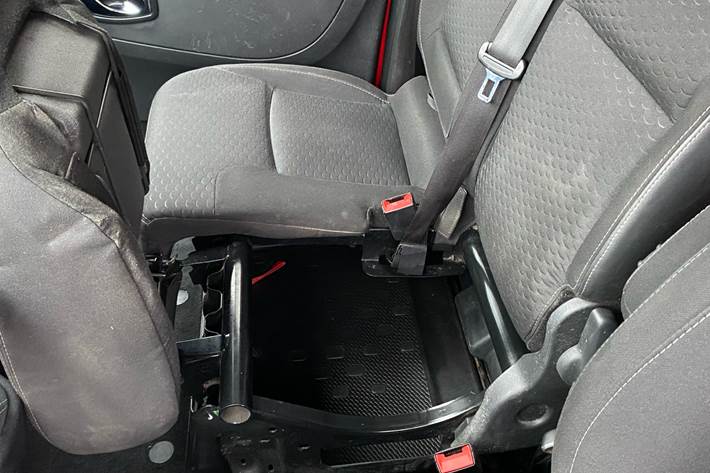 Hvid Opel Vivaro fra 2015
