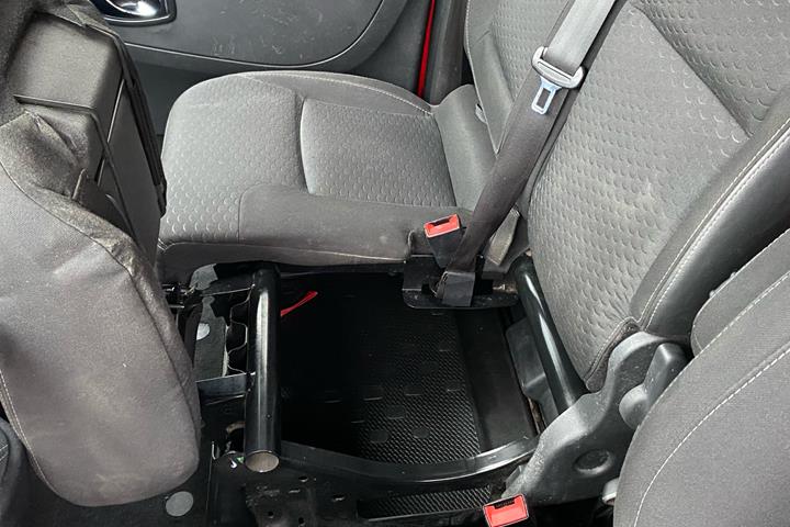 Hvid Opel Vivaro fra 2015