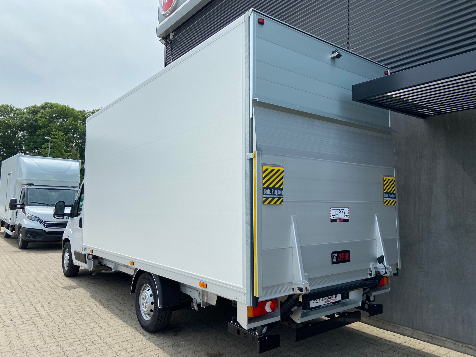 Hvid Peugeot Boxer fra 2023