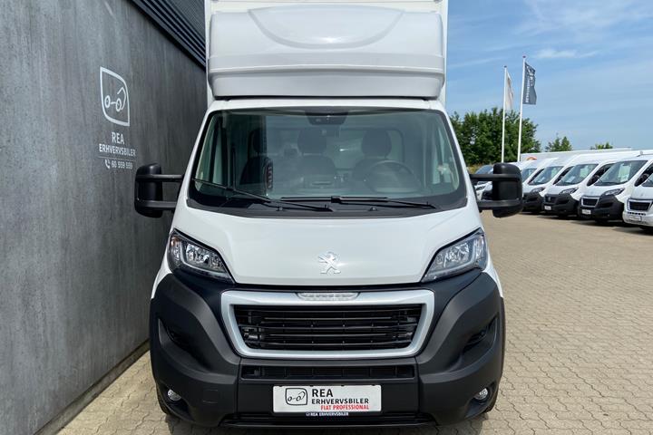 Hvid Peugeot Boxer fra 2023