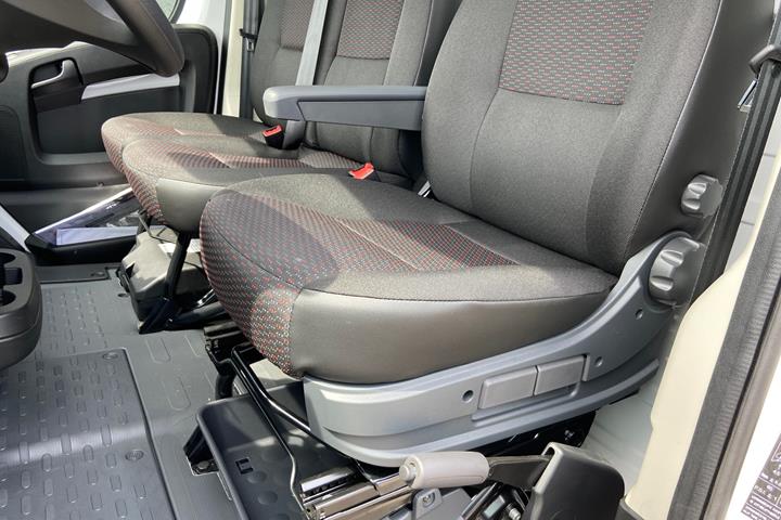 Hvid Peugeot Boxer fra 2023