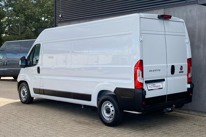 Hvid Fiat Ducato fra 2023