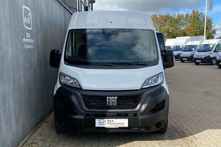 Hvid Fiat Ducato fra 2023