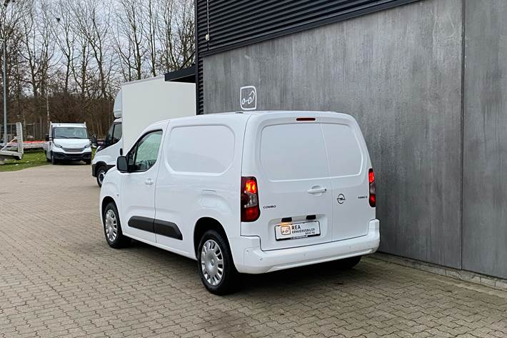 Hvid Opel Combo fra 2019