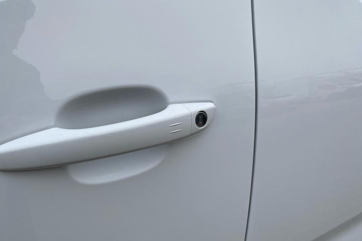 Hvid Opel Combo fra 2019