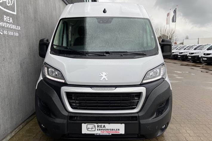 Hvid Peugeot Boxer fra 2024