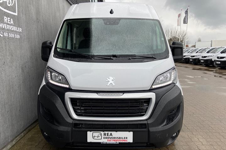 Hvid Peugeot Boxer fra 2024