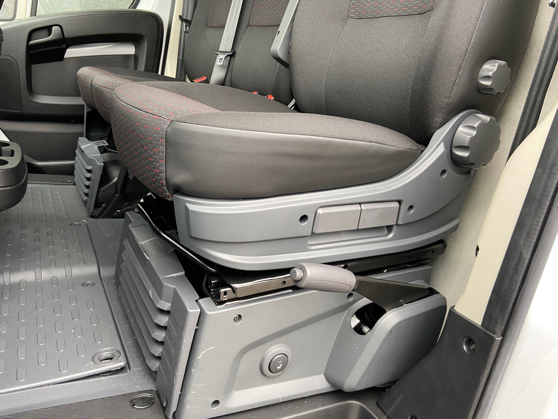 Hvid Peugeot Boxer fra 2024