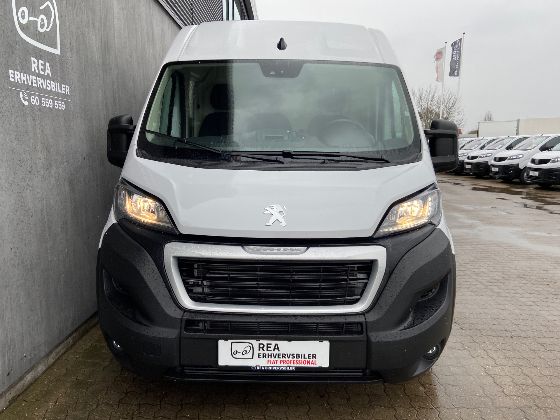 Hvid Peugeot Boxer fra 2023