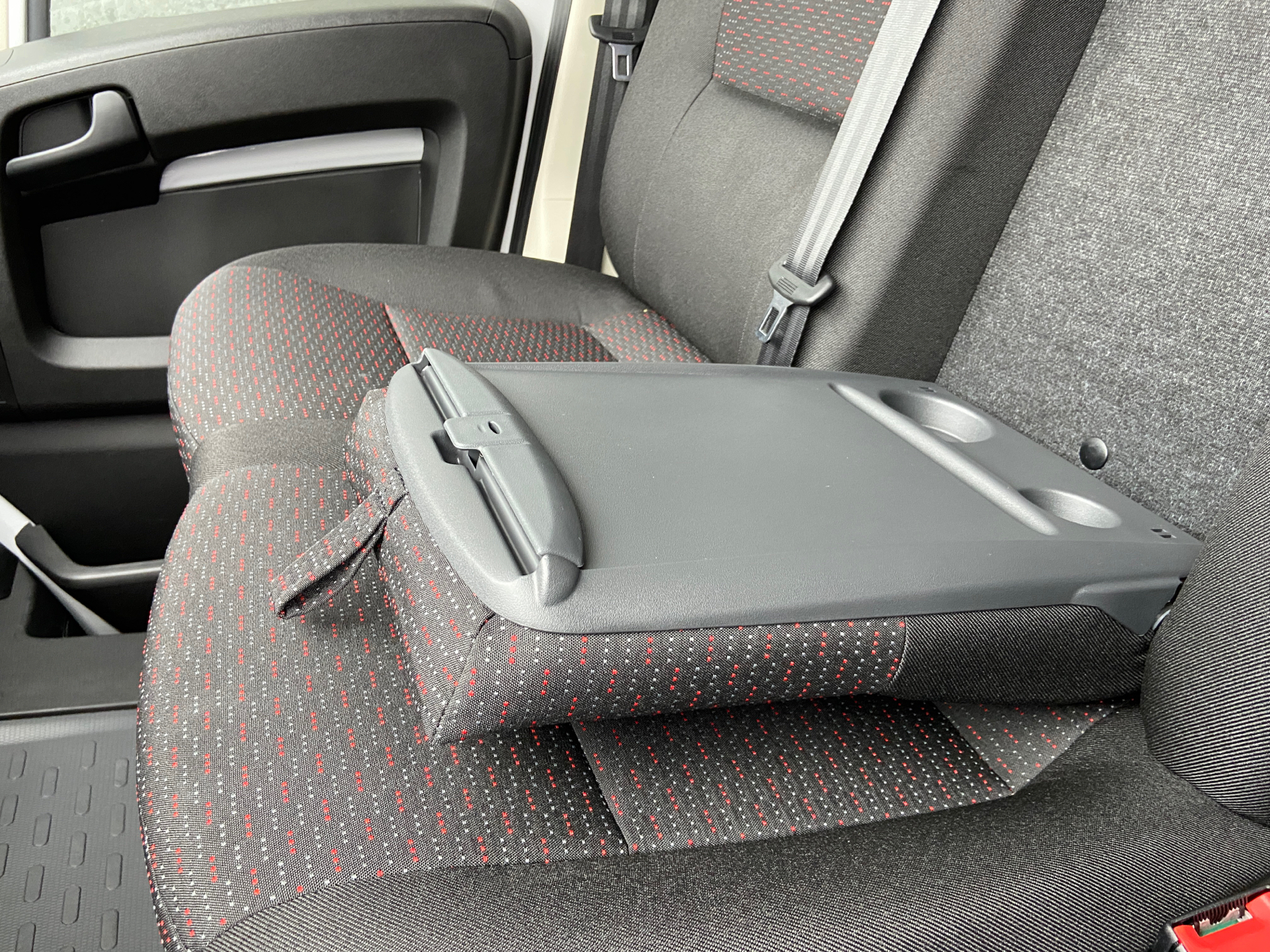 Hvid Peugeot Boxer fra 2023