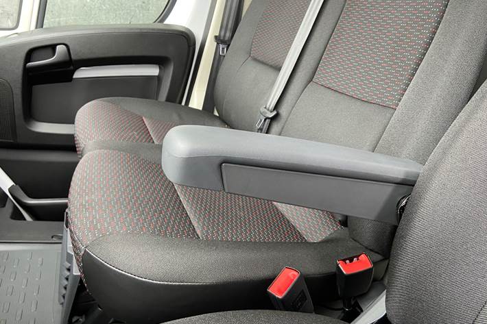 Hvid Peugeot Boxer fra 2023