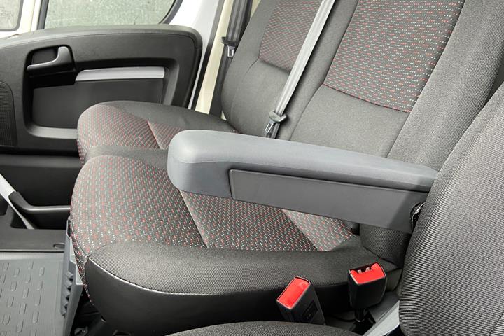 Hvid Peugeot Boxer fra 2023