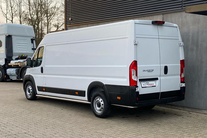 Hvid Fiat Ducato fra 2021