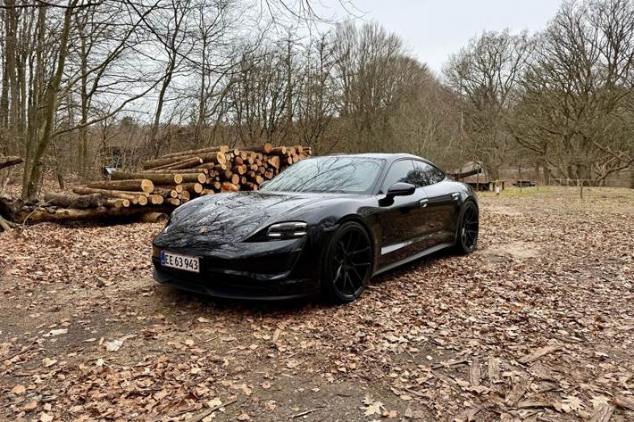 Sort Porsche Taycan fra 2021