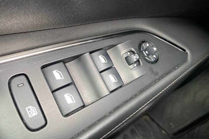 Grøn Peugeot 5008 fra 2020