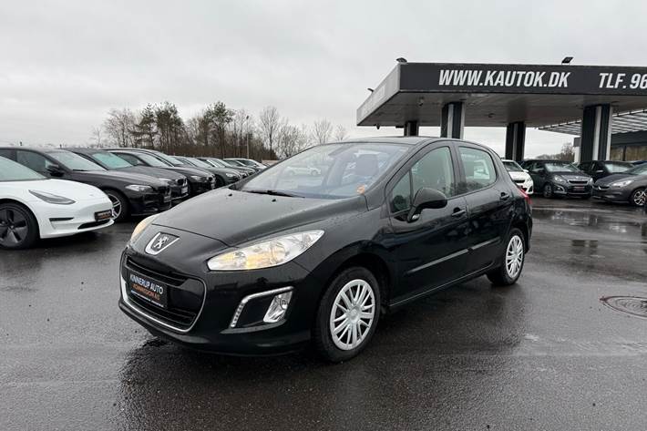 Sort Peugeot 308 fra 2012 set udefra