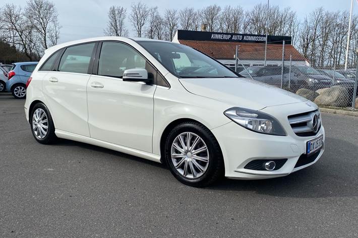 Hvid Mercedes B200 fra 2014