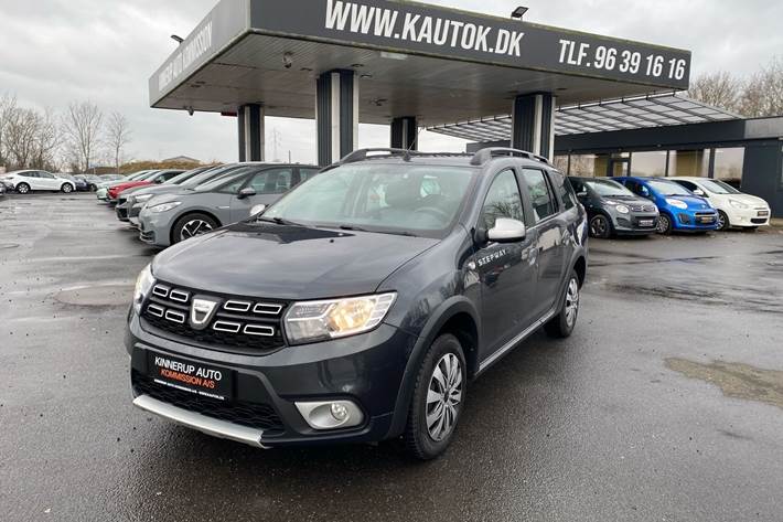 Grå Dacia Logan fra 2019 set udefra