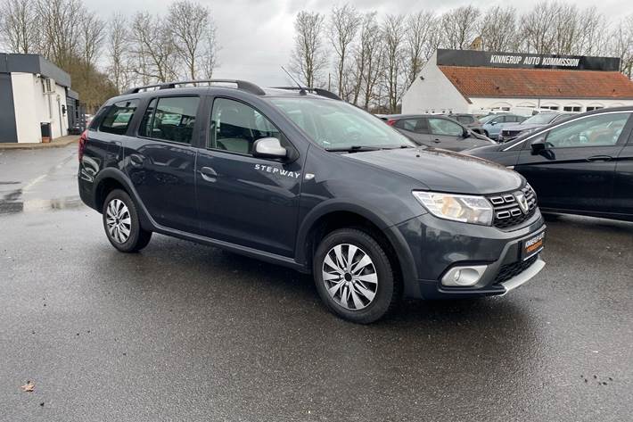 Grå Dacia Logan fra 2019