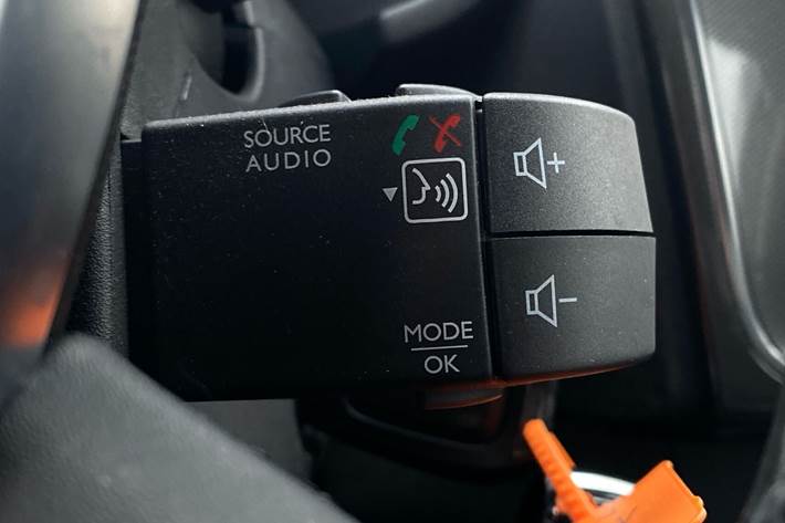 Grå Dacia Logan fra 2019