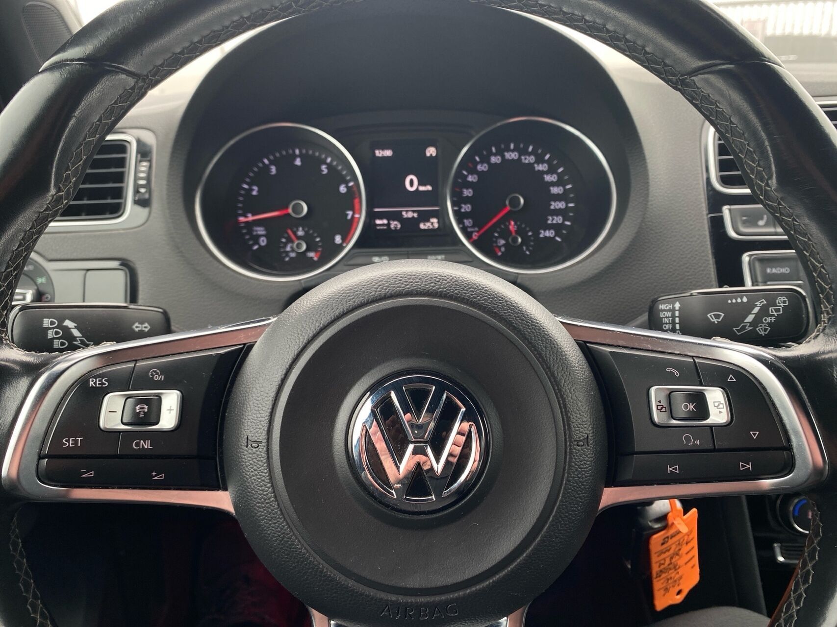 Blå VW Polo fra 2016