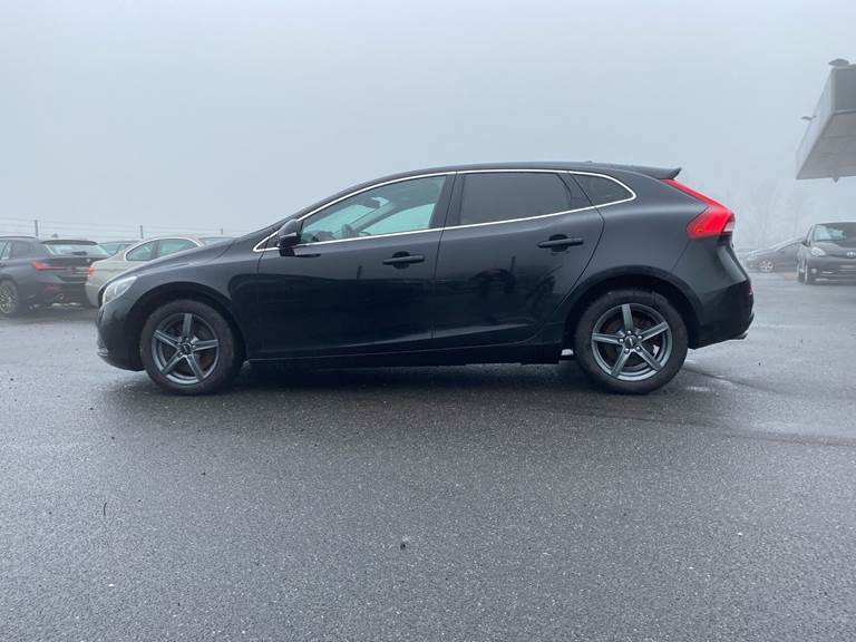 Volvo V40 2,0 D4 Momentum 190HK 5d 8g Aut.
