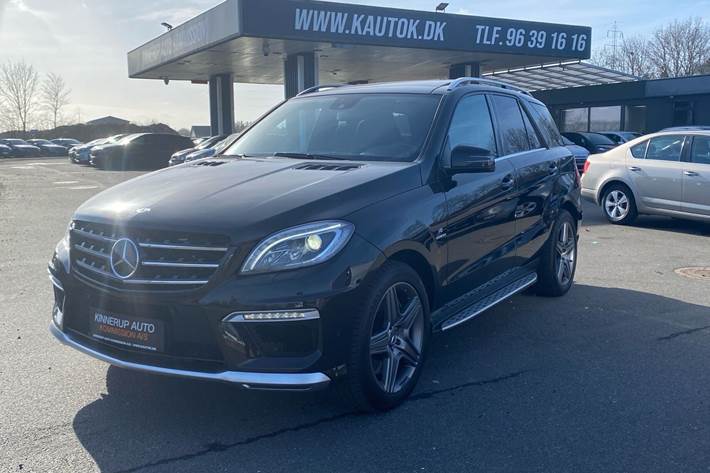 Sort Mercedes ML63 AMG fra 2014 set udefra