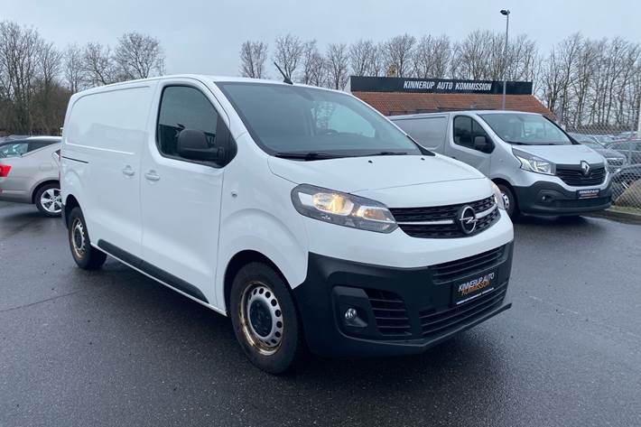 Hvid Opel Vivaro fra 2021