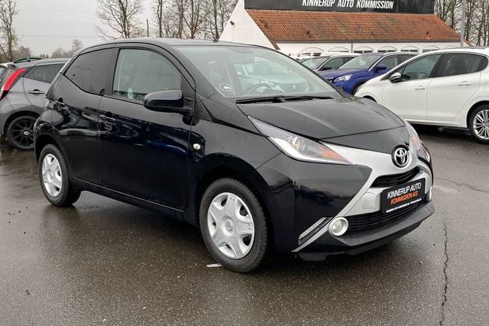 Sort Toyota Aygo fra 2016