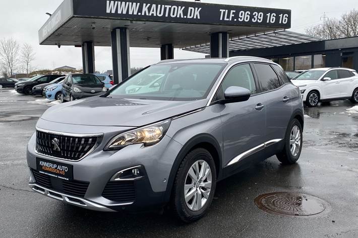Sølv Peugeot 3008 fra 2018 set udefra