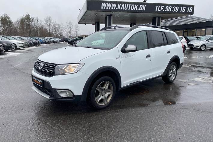 Hvid Dacia Logan fra 2018 set udefra