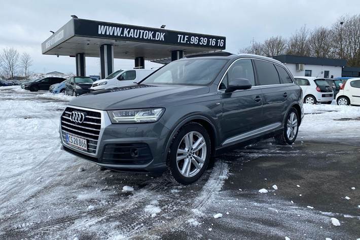 Sort Audi Q7 fra 2016 set udefra