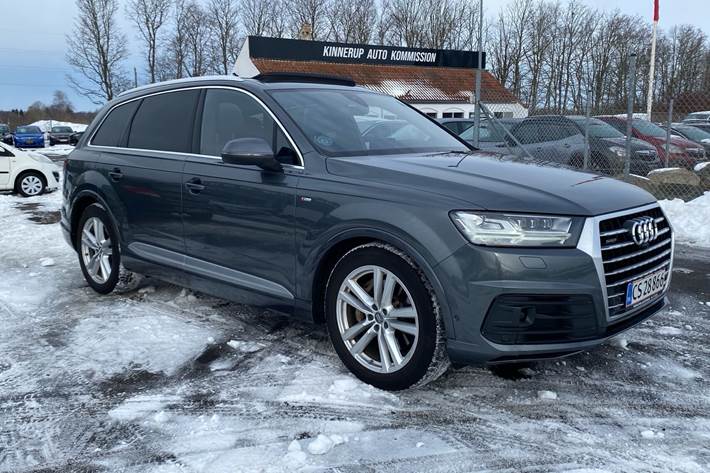 Sort Audi Q7 fra 2016