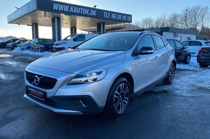 Sølv Volvo V40 Cross Country fra 2018 set udefra