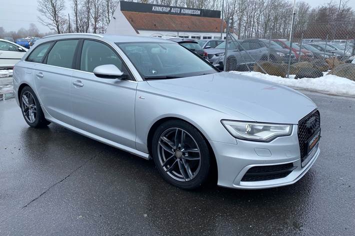 Sølv Audi A6 fra 2014 set udefra