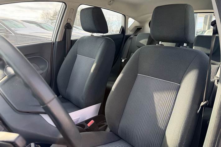 Sølv Ford Fiesta fra 2011