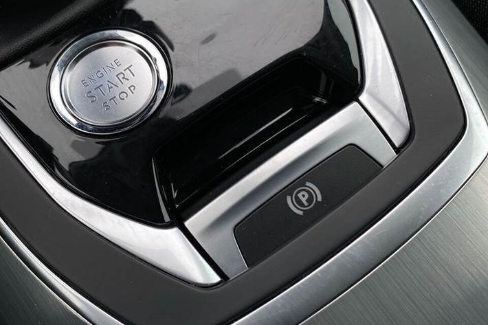 Blå Peugeot 308 fra 2021