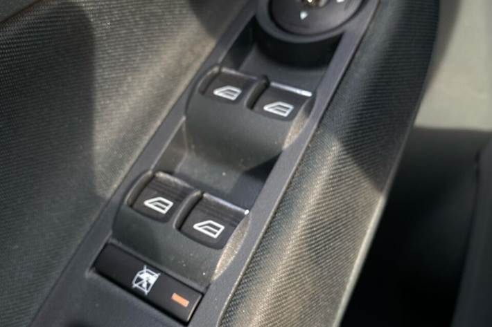 Grå Ford C-MAX fra 2015