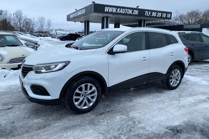 Hvid Renault Kadjar fra 2019 set udefra