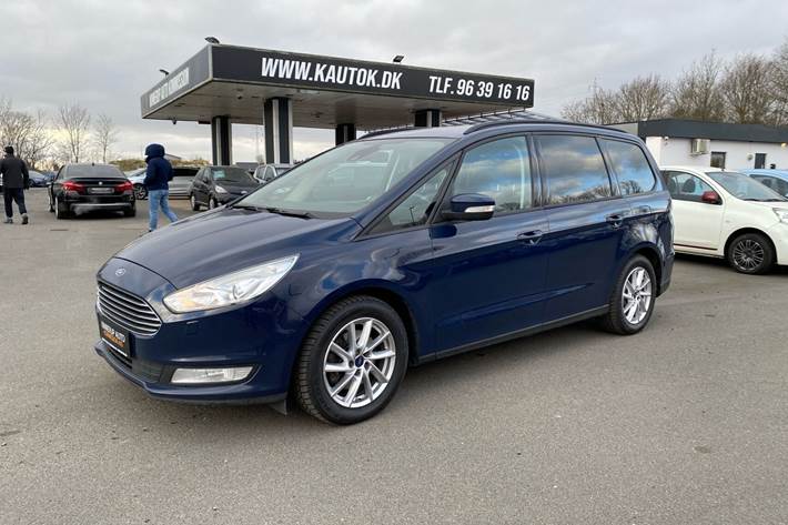Blå Ford Galaxy fra 2016 set udefra