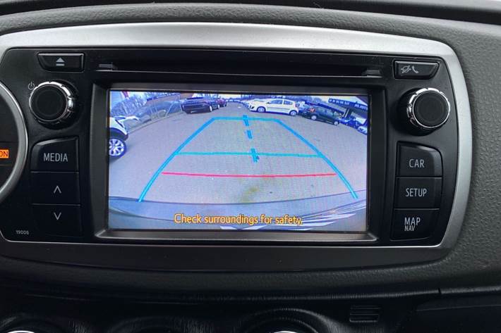 Sort Toyota Yaris fra 2014