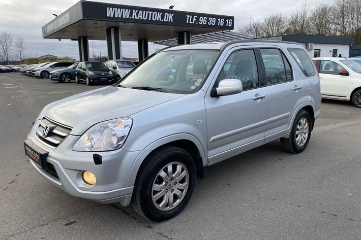Sølv Honda CR-V fra 2006 set udefra