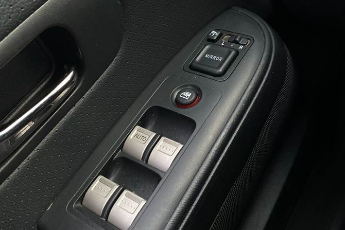 Sølv Honda CR-V fra 2006