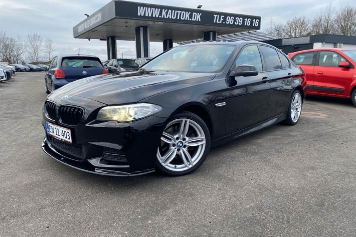 Sort BMW 520d fra 2016 set udefra