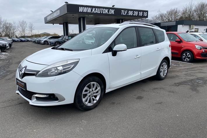 Hvid Renault Grand Scénic fra 2015 set udefra