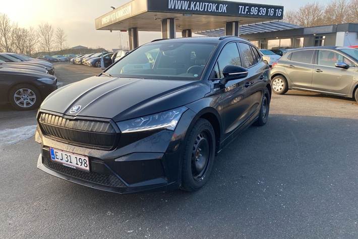 Sort Skoda Enyaq fra 2022 set udefra