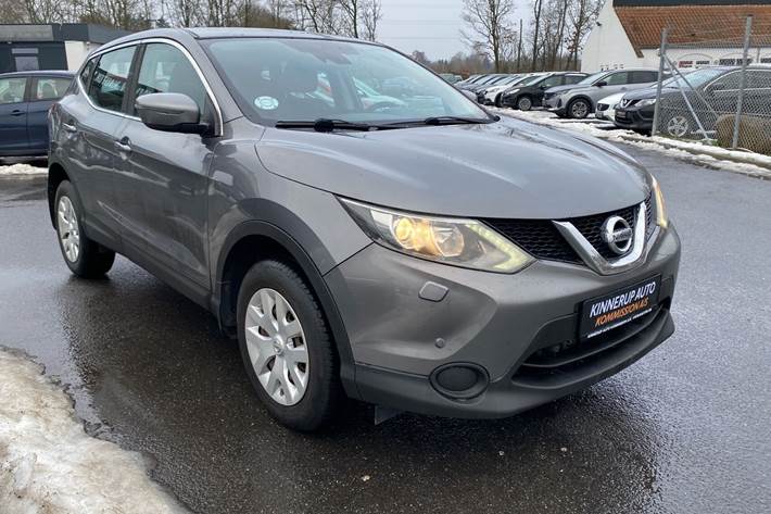 Grå Nissan Qashqai fra 2015