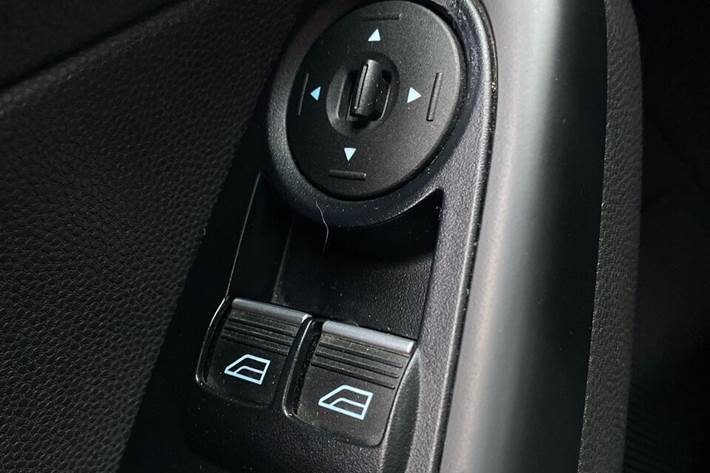 Blå Ford Fiesta fra 2016